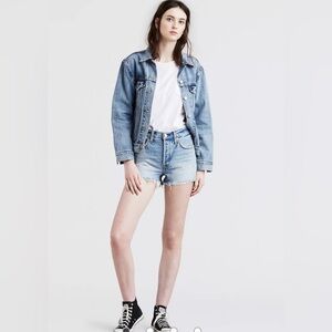 Levi’s High Waisted Button Fly Frayed Hem Women’s Light Wash Blue Denim Shorts